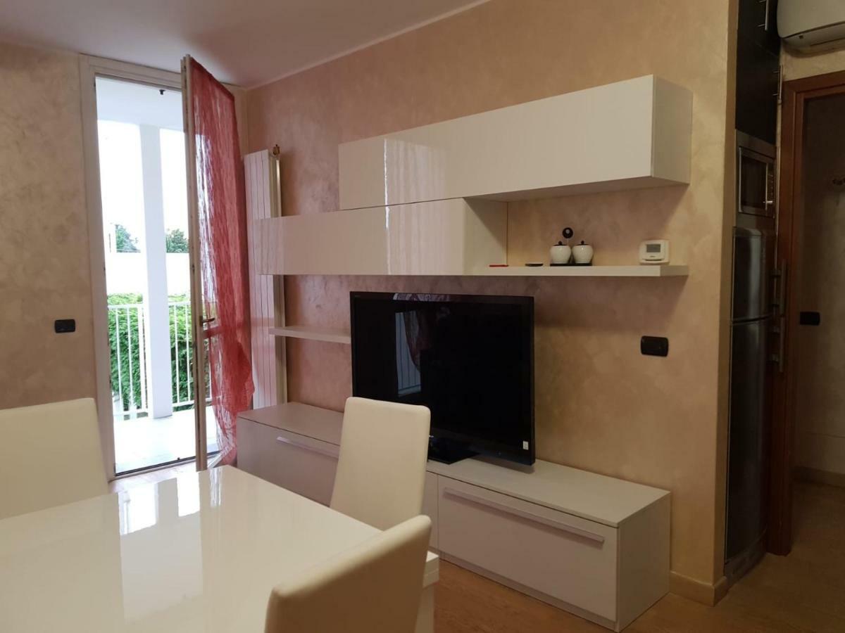 Milano Malpensa Grandi AP Apartment Gallarate Bagian luar foto