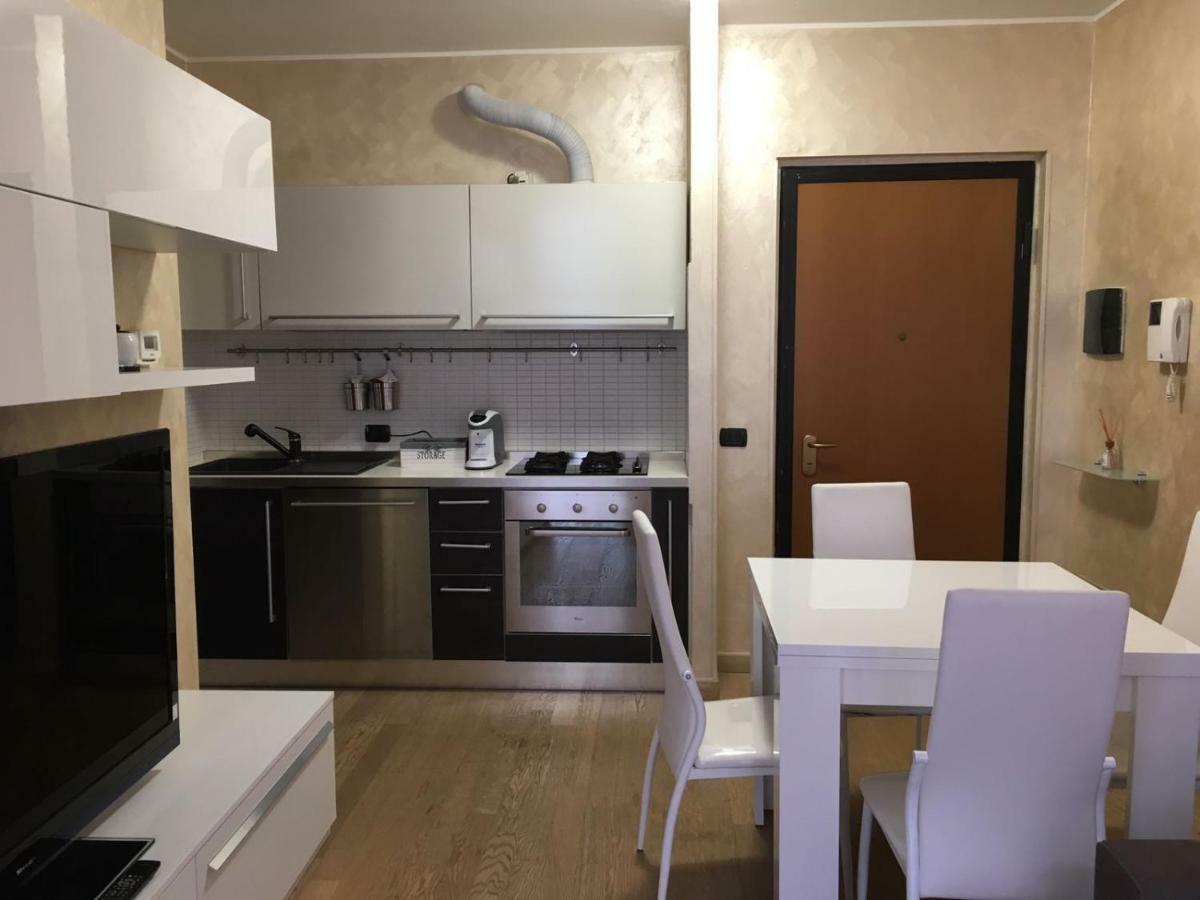 Milano Malpensa Grandi AP Apartment Gallarate Bagian luar foto
