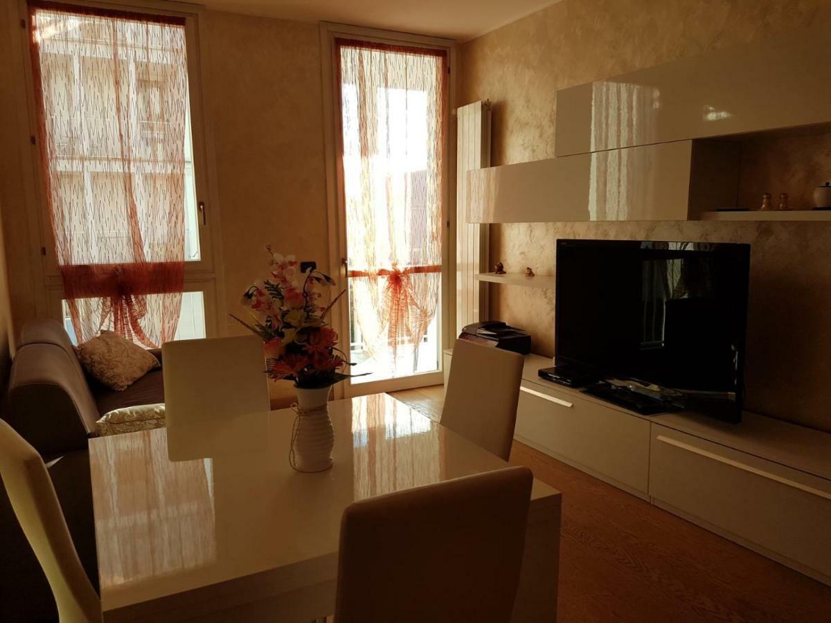 Milano Malpensa Grandi AP Apartment Gallarate Bagian luar foto
