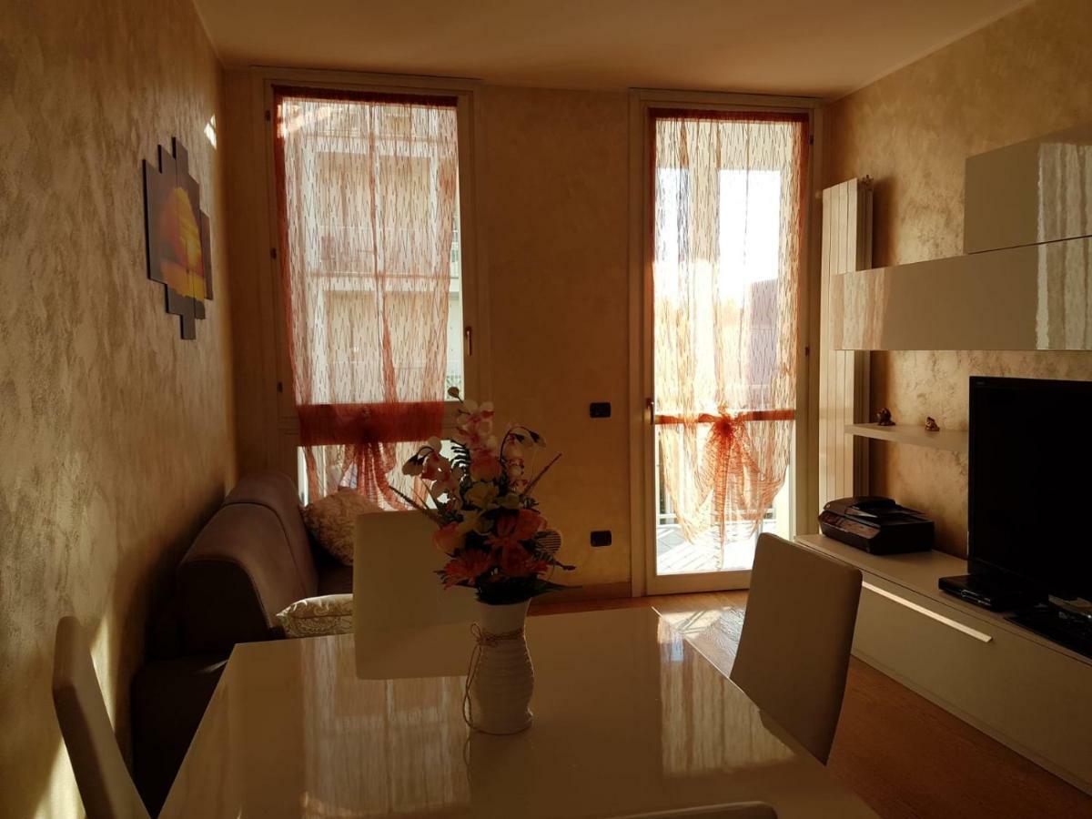 Milano Malpensa Grandi AP Apartment Gallarate Bagian luar foto