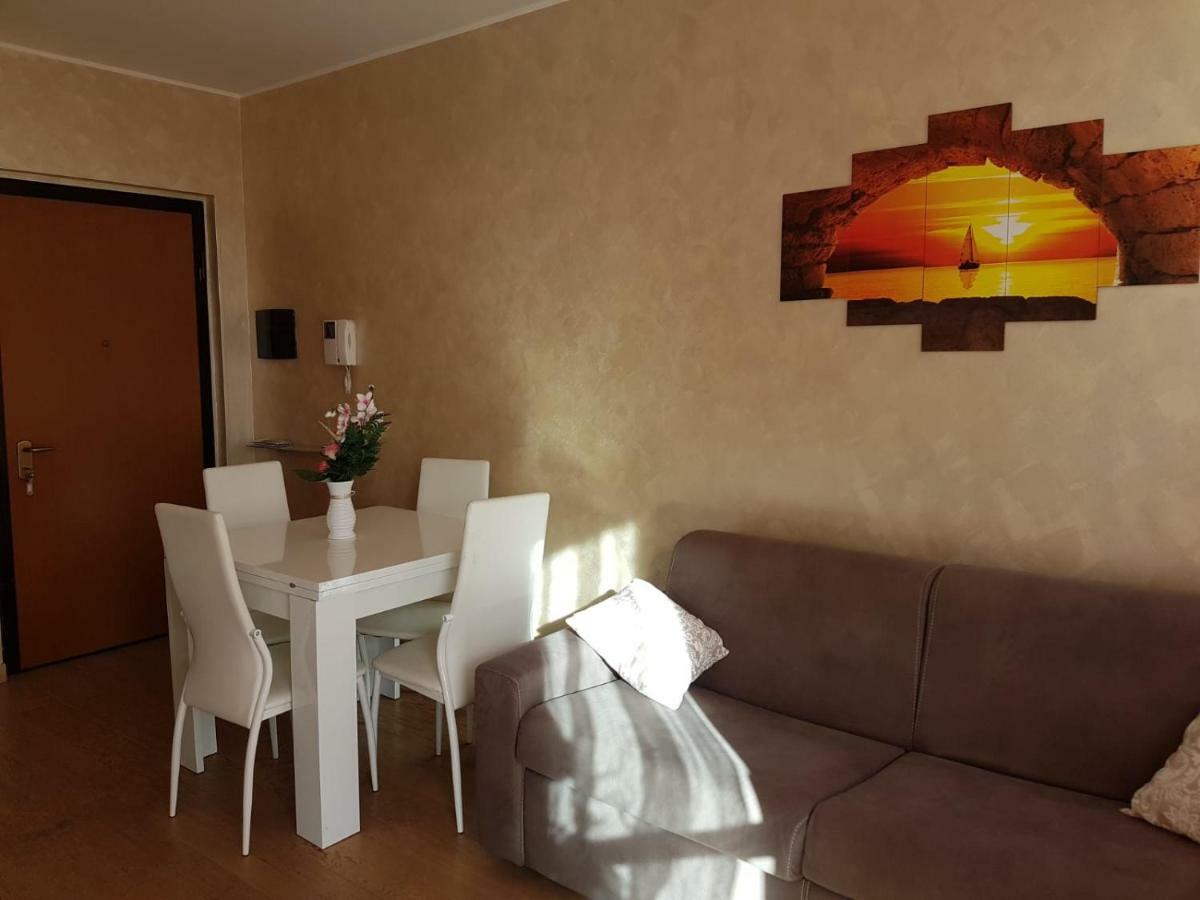 Milano Malpensa Grandi AP Apartment Gallarate Bagian luar foto