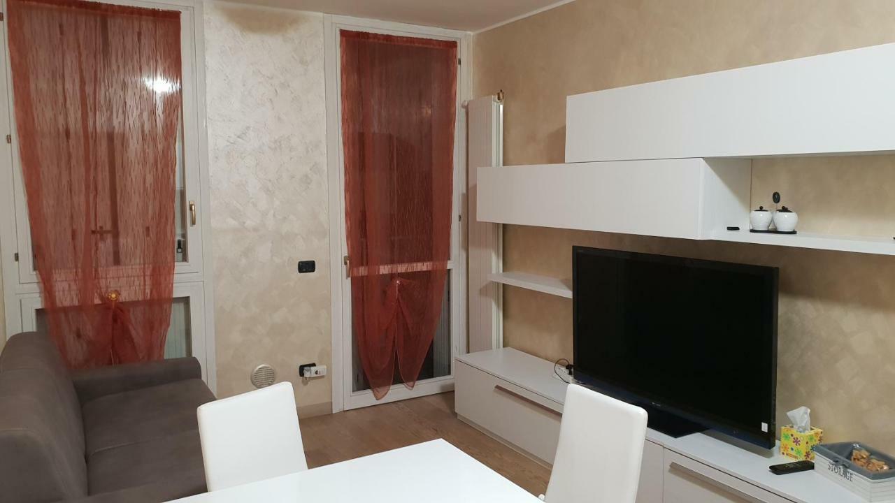 Milano Malpensa Grandi AP Apartment Gallarate Bagian luar foto