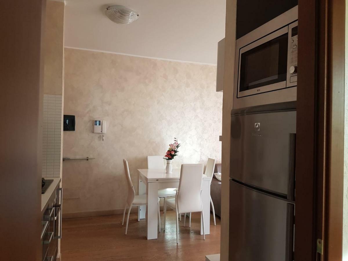 Milano Malpensa Grandi AP Apartment Gallarate Bagian luar foto